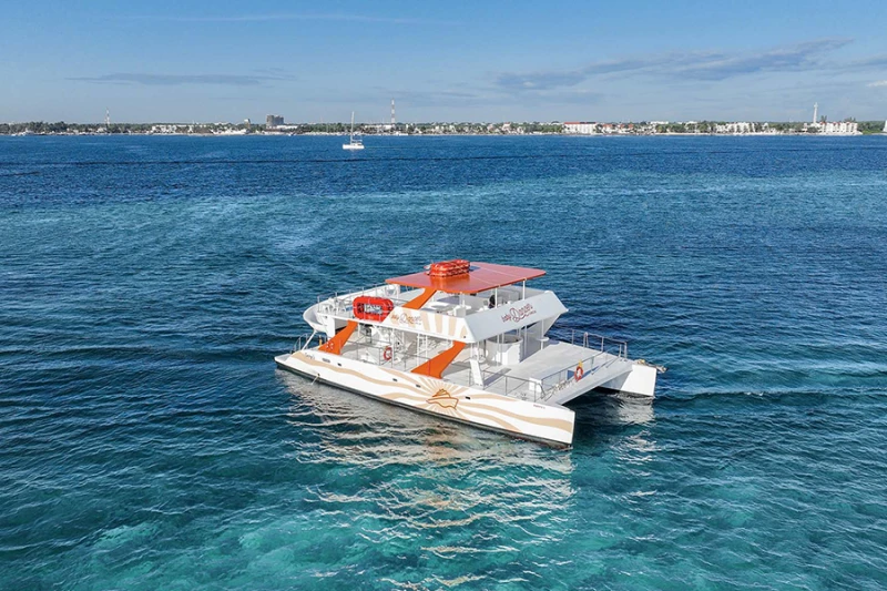 ISLA MUJERES CATAMARÁN DANCER CRUISE