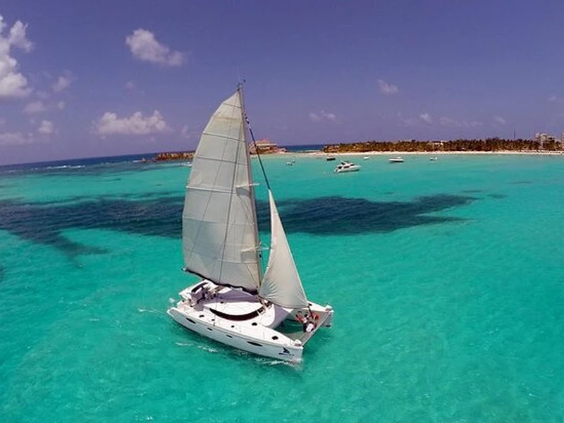 ISLA MUJERES CATAMARÁN PLATINO